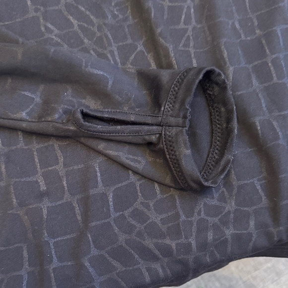 Old Navy Active Women’s Black Quarter Zip - Size Medium - Picture 4 of 6